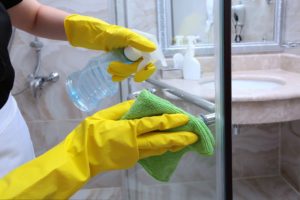 Mistura Caseira para Limpar o Banheiro: Veja como fazer!